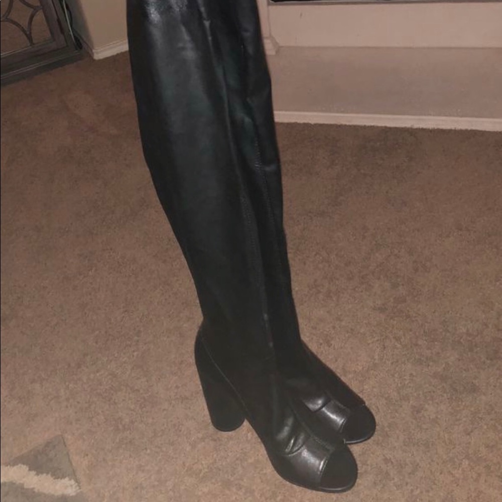 Thigh boots